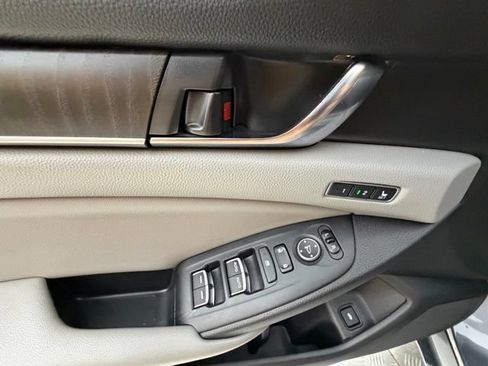 Used 2019 Honda Accord Touring image 30
