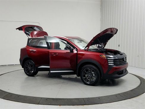 New 2026 Nissan Kicks SR w/ SR Premium Package image 9