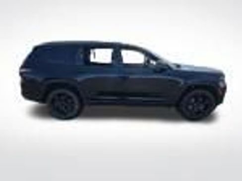 Used 2022 Jeep Grand Cherokee L Limited w/ Black Appearance Package AWD/4WD image 7