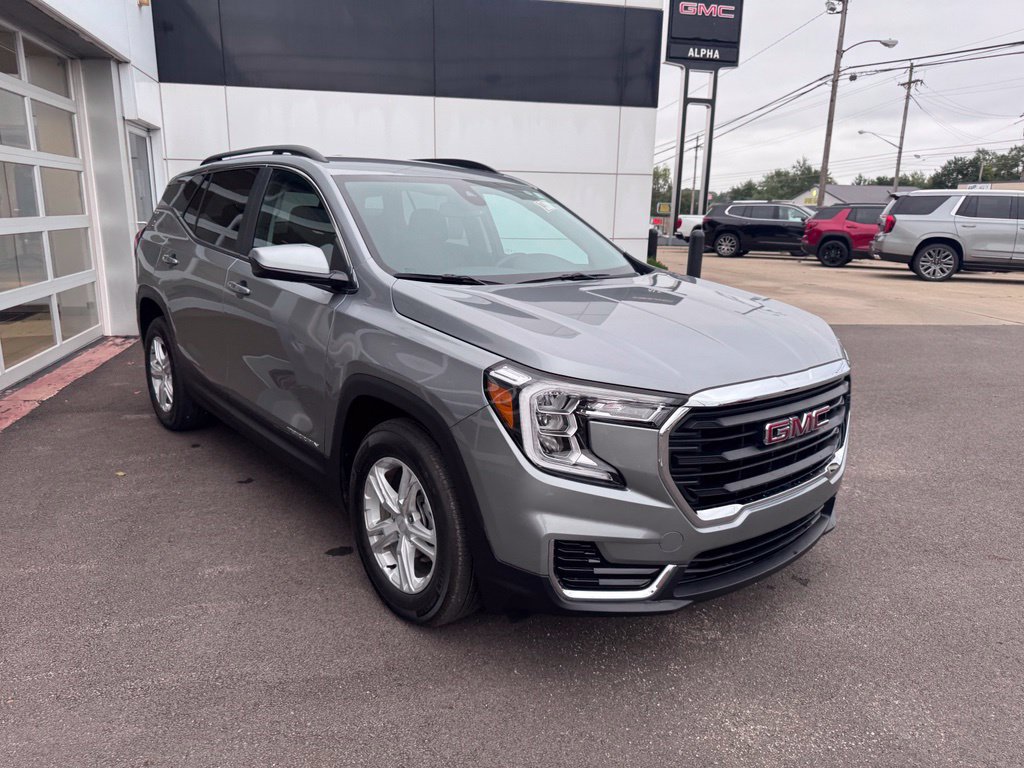 Used 2024 GMC Terrain SLE w/ Driver Convenience Package FWD image 7