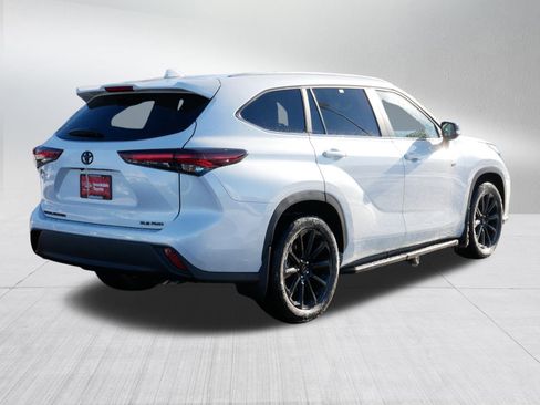 Certified 2026 Toyota Highlander XLE image 7