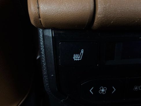 Used 2023 Toyota Highlander Platinum FWD image 16