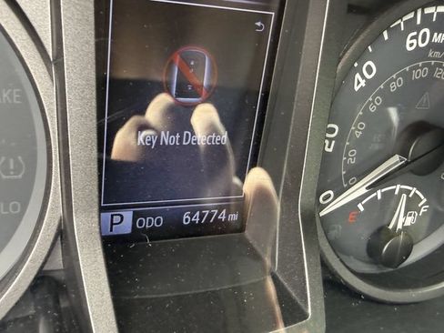 Used 2019 Toyota Tacoma TRD Off-Road w/ Technology Package AWD/4WD image 5