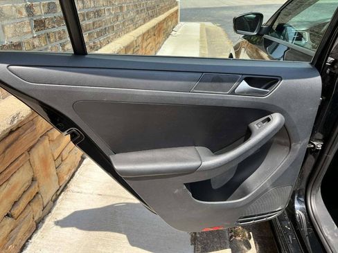 Used 2014 Volkswagen Jetta SE FWD image 20