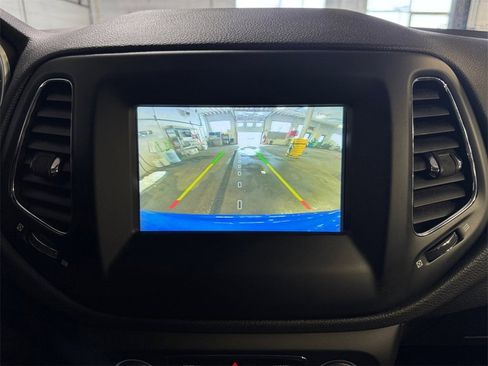 Used 2019 Jeep Compass Latitude w/ Cold Weather Group image 18