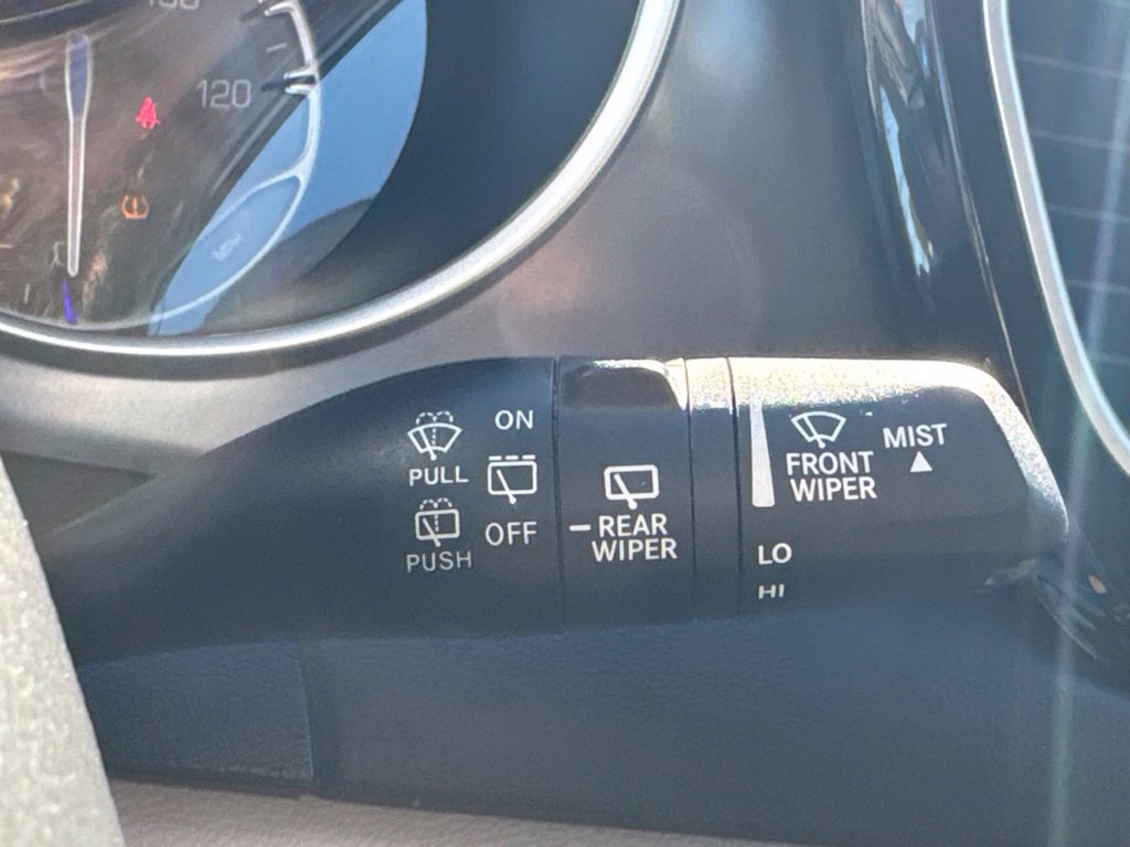 Used 2024 Chrysler Pacifica Touring-L FWD image 14