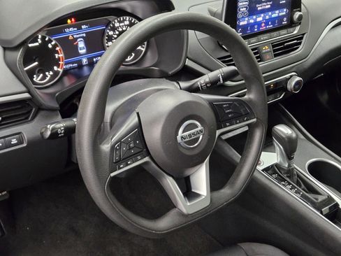 Used 2022 Nissan Altima 2.5 SV FWD image 15