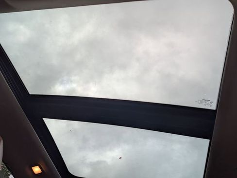 Used 2017 Nissan Rogue SL w/ SL Premium Package image 32