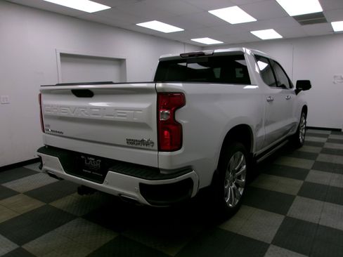 Used 2019 Chevrolet Silverado 1500 High Country w/ Technology Package AWD/4WD image 15