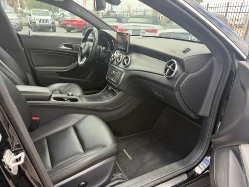 Used 2015 Mercedes-Benz CLA 250 image 9