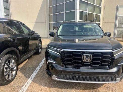 Used 2023 Honda Pilot Touring image 5