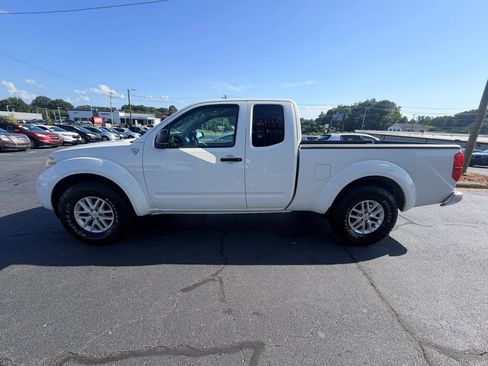 Used 2015 Nissan Frontier SV RWD image 4
