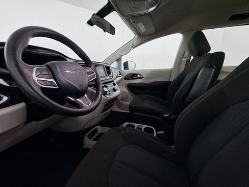 Used 2020 Chrysler Voyager LX FWD image 21