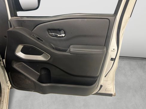Used 2023 Nissan Frontier SV w/ SV Convenience Package RWD image 18
