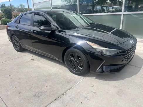 Used 2022 Hyundai Elantra SEL w/ Cargo Package FWD image 2