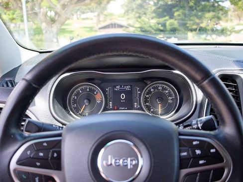 Used 2019 Jeep Cherokee Latitude Plus image 22