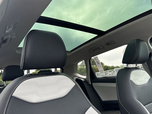 New 2026 Volkswagen Taos SEL image 16