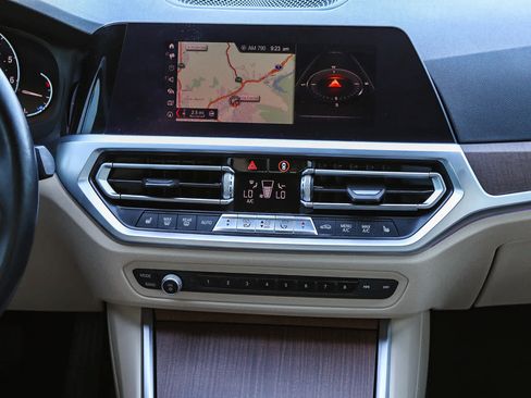 Used 2020 BMW 330i xDrive Sedan w/ Convenience Package AWD/4WD image 16