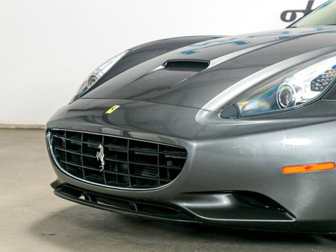 Used 2011 Ferrari California image 11