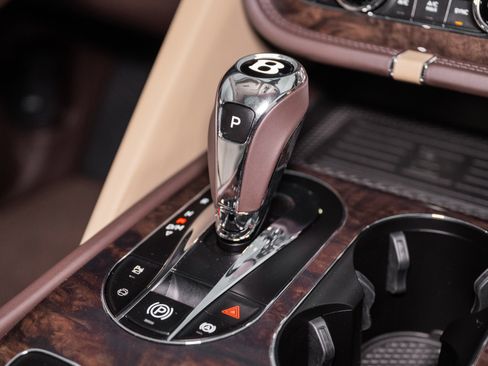 Used 2025 Bentley Bentayga Extended Wheelbase image 51