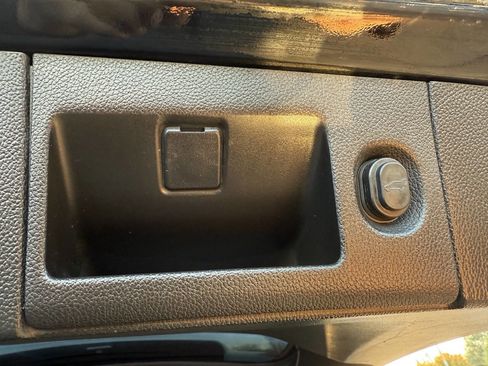 Used 2015 Chevrolet Suburban LT image 31