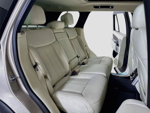 Used 2025 Land Rover Range Rover SE AWD/4WD image 30