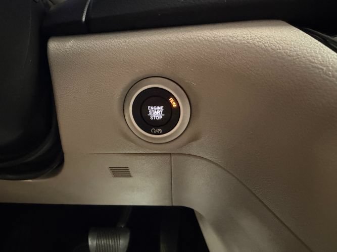 Used 2021 Chrysler Pacifica Touring-L FWD image 18
