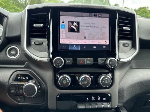New 2026 RAM 1500 Express AWD/4WD image 18