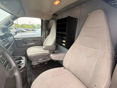 Used 2021 Chevrolet Express 2500 RWD image 18