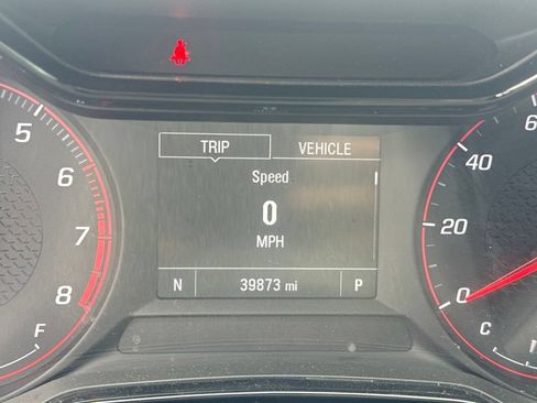 Used 2025 Chevrolet Trax RS FWD image 23