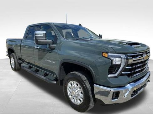 New 2026 Chevrolet Silverado 2500 LTZ w/ LTZ Convenience Package AWD/4WD image 3