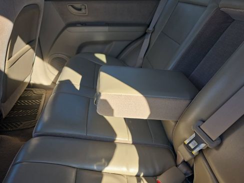 Used 2008 Kia Sorento LX image 17