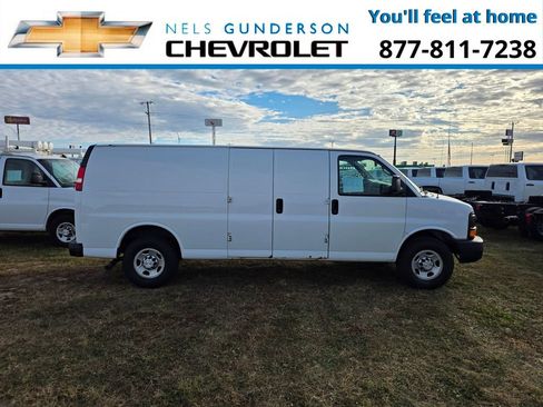 Used 2015 Chevrolet Express 3500 Extended image 6