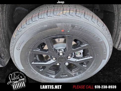 New 2026 Jeep Grand Cherokee Altitude image 22