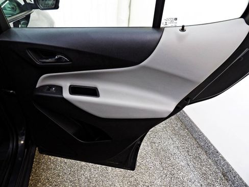 Used 2019 Chevrolet Equinox LS FWD image 12