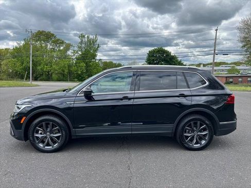 Certified 2022 Volkswagen Tiguan SE AWD/4WD image 2