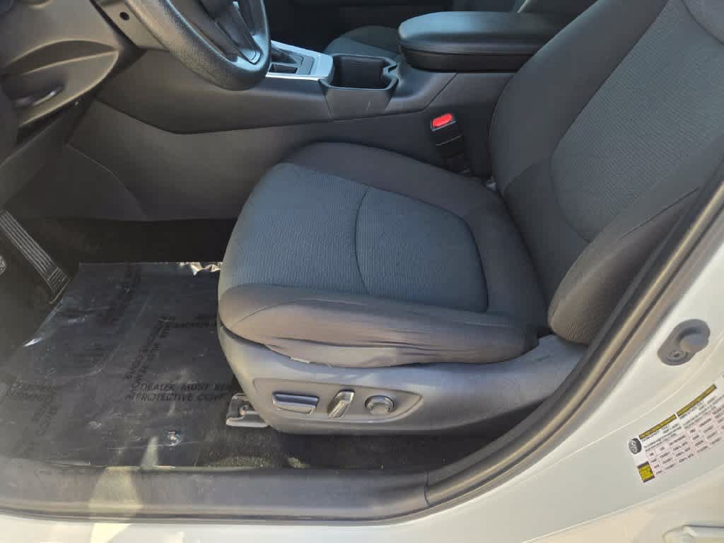 Used 2025 Toyota RAV4 XLE AWD/4WD image 18
