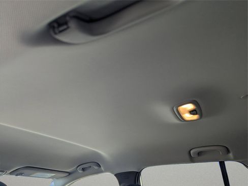 Used 2025 Chevrolet Trax LS w/ LS Convenience Package image 15