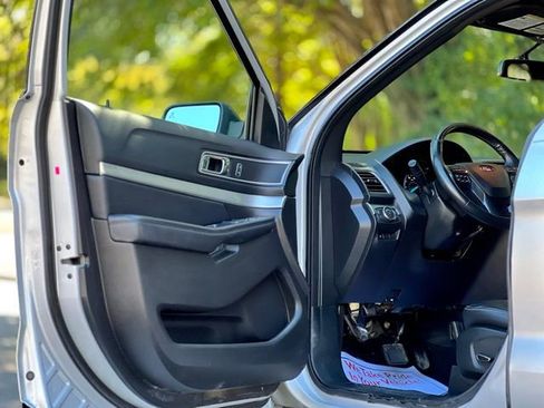 Used 2019 Ford Explorer XLT w/ Equipment Group 202A image 14