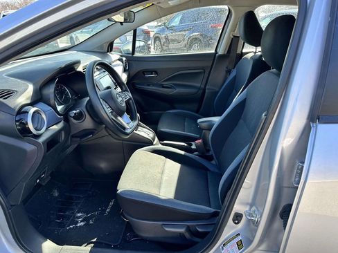 Used 2023 Nissan Versa SV FWD image 11