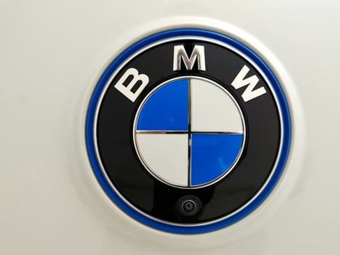 Used 2024 BMW iX xDrive50 w/ Premium Package AWD/4WD image 33