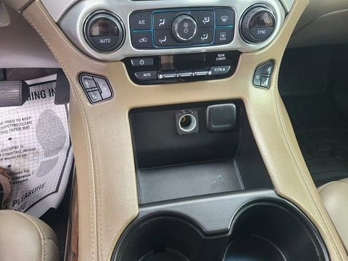 Used 2018 GMC Yukon SLT w/ Premium Edition image 14