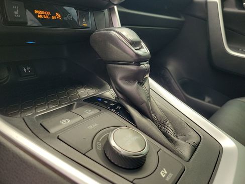 Used 2019 Toyota RAV4 XSE w/ XSE Weather Package AWD/4WD image 28
