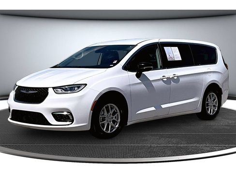 Certified 2024 Chrysler Pacifica Touring-L FWD image 16