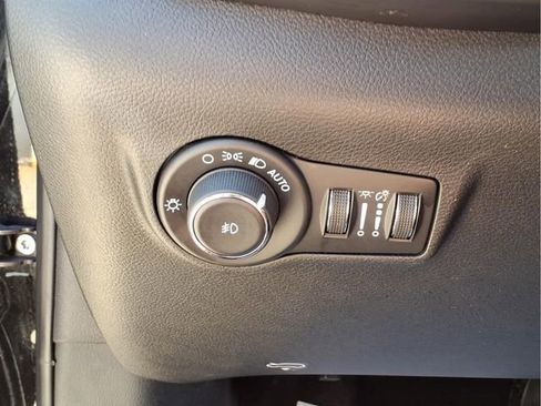 Used 2024 Jeep Compass Latitude AWD/4WD image 15