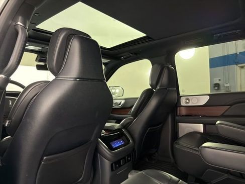 Used 2023 Lincoln Navigator Reserve AWD/4WD image 14