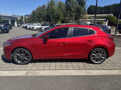 Used 2018 MAZDA MAZDA3 Touring FWD image 8