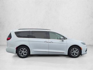 Used 2022 Chrysler Pacifica Limited FWD video 4