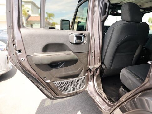 Used 2025 Jeep Wrangler Unlimited Sahara w/ Safety Group AWD/4WD image 37