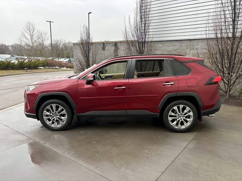 Used 2019 Toyota RAV4 Limited w/ Advanced Technology Package image 4